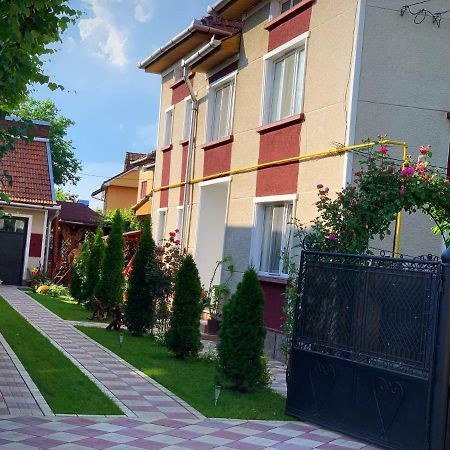 Отель Casa Mary Хацег Экстерьер фото