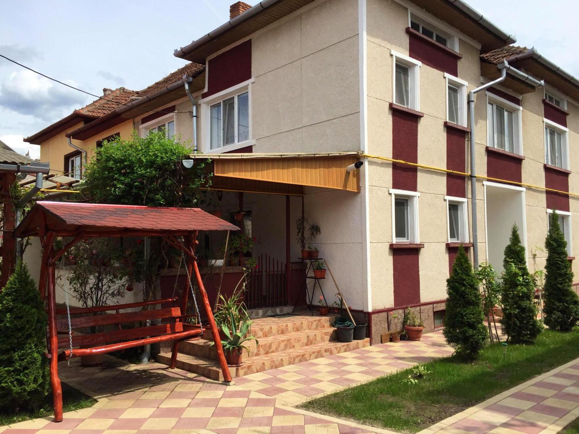 Отель Casa Mary Хацег Экстерьер фото